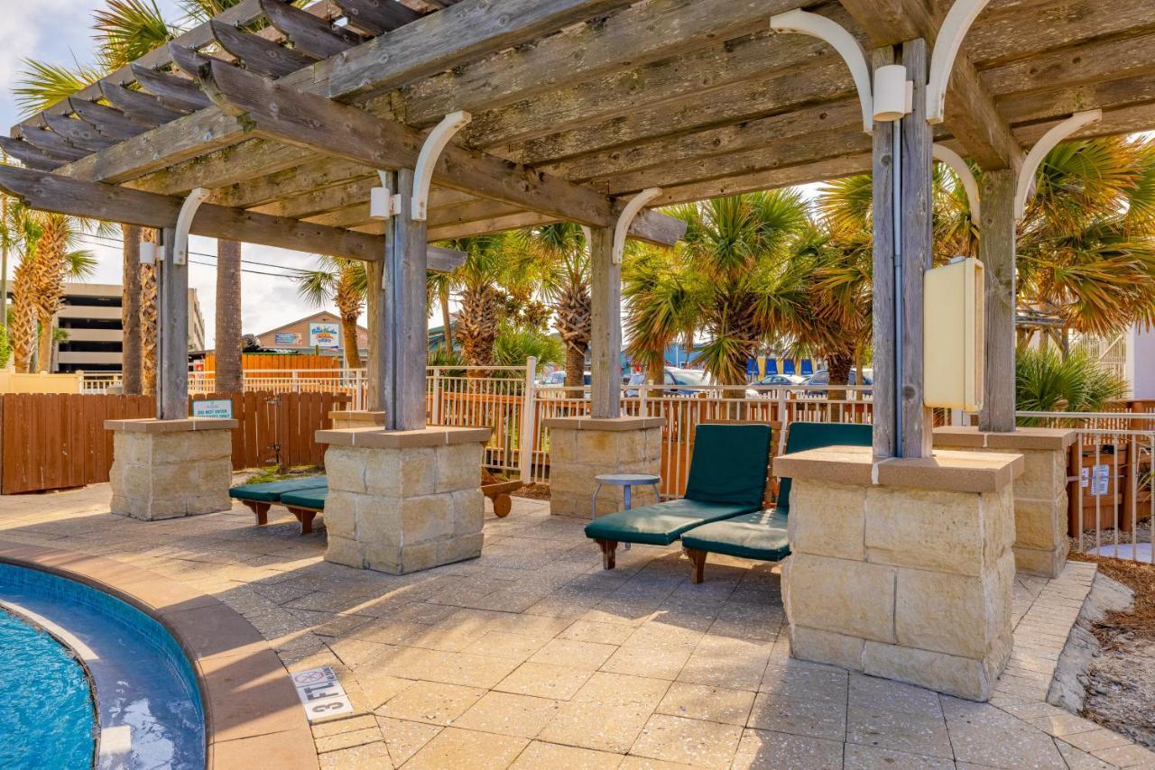 Totally Beach'n At 1605 Aqua *
